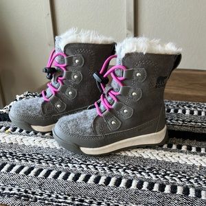 Toddler girls waterproof boots warn 2 months in snow only